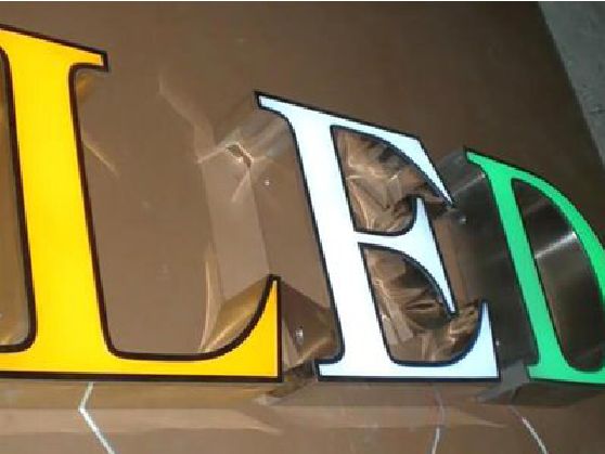 龙港介绍LED招牌的基础知识。